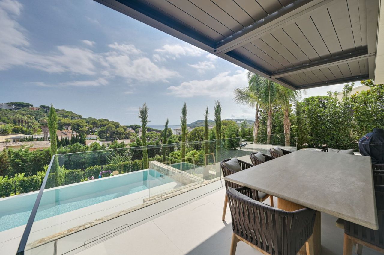 Haus in Costa Brava, Spanien, 500 m² - Foto 1