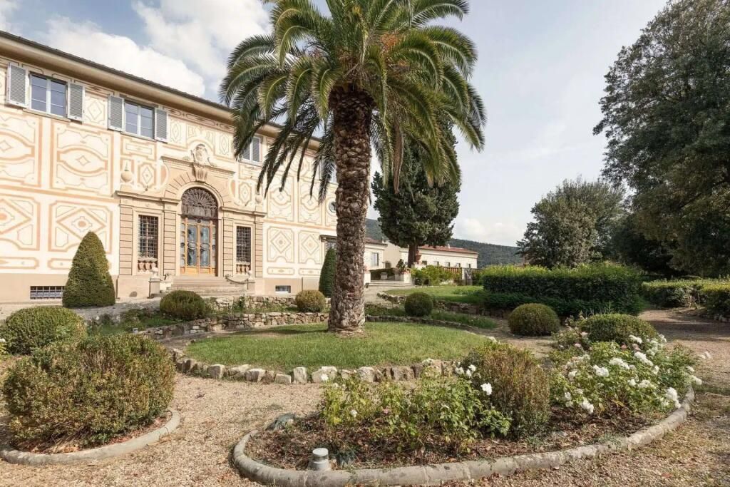 Apartamento en Sesto Fiorentino, Italia, 310.34 m² - imagen 1