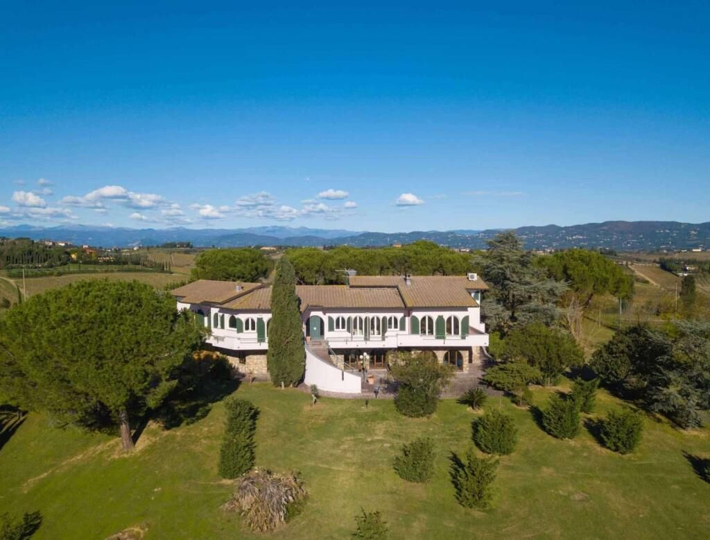 Villa Tuscany, Italy, 510.57 m² - picture 1