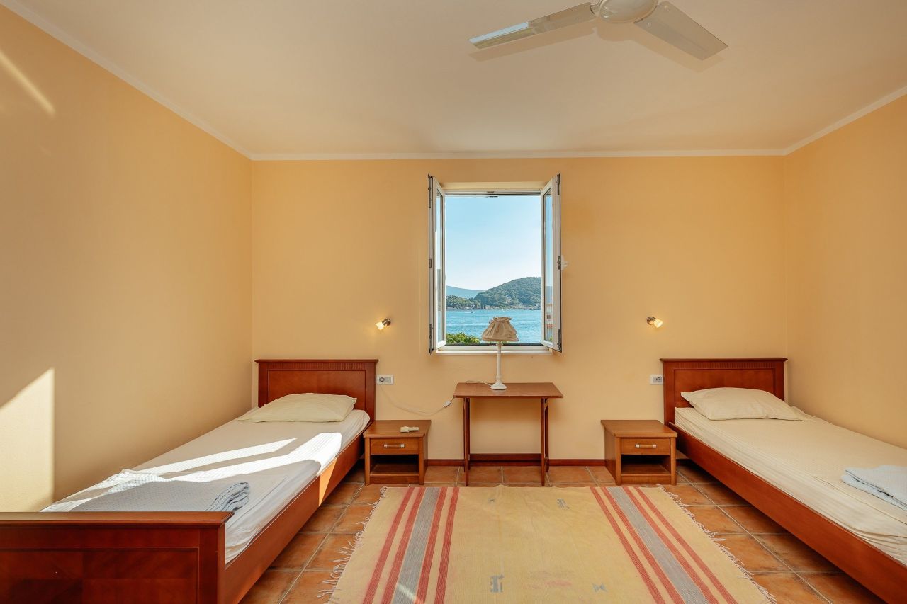 Villa in Lepetane, Montenegro, 291 m² - picture 14