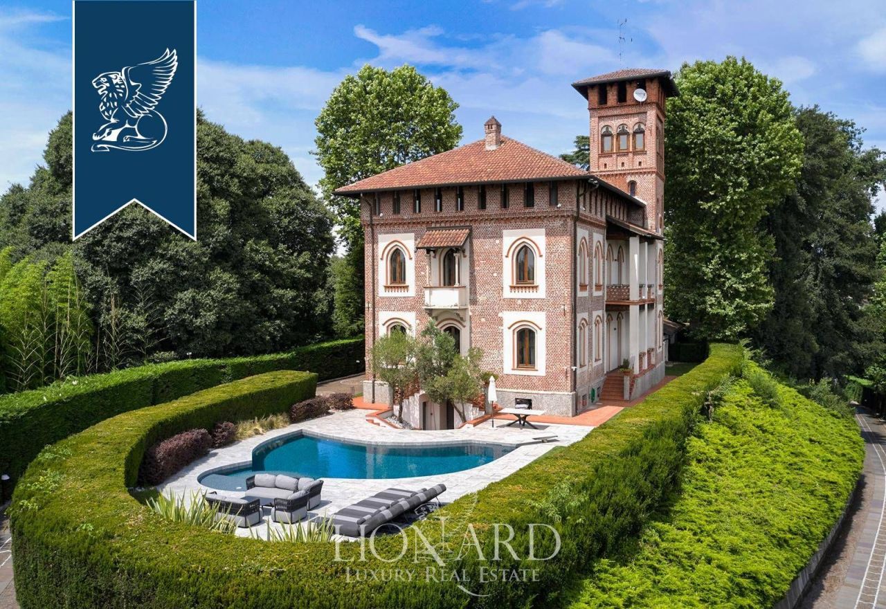 Villa in Monza, Italy, 1 500 m² - picture 1