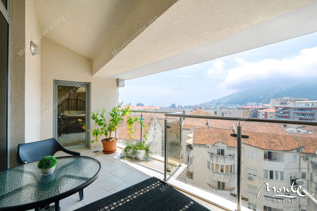 Piso en Budva, Montenegro, 150 m² - imagen 1