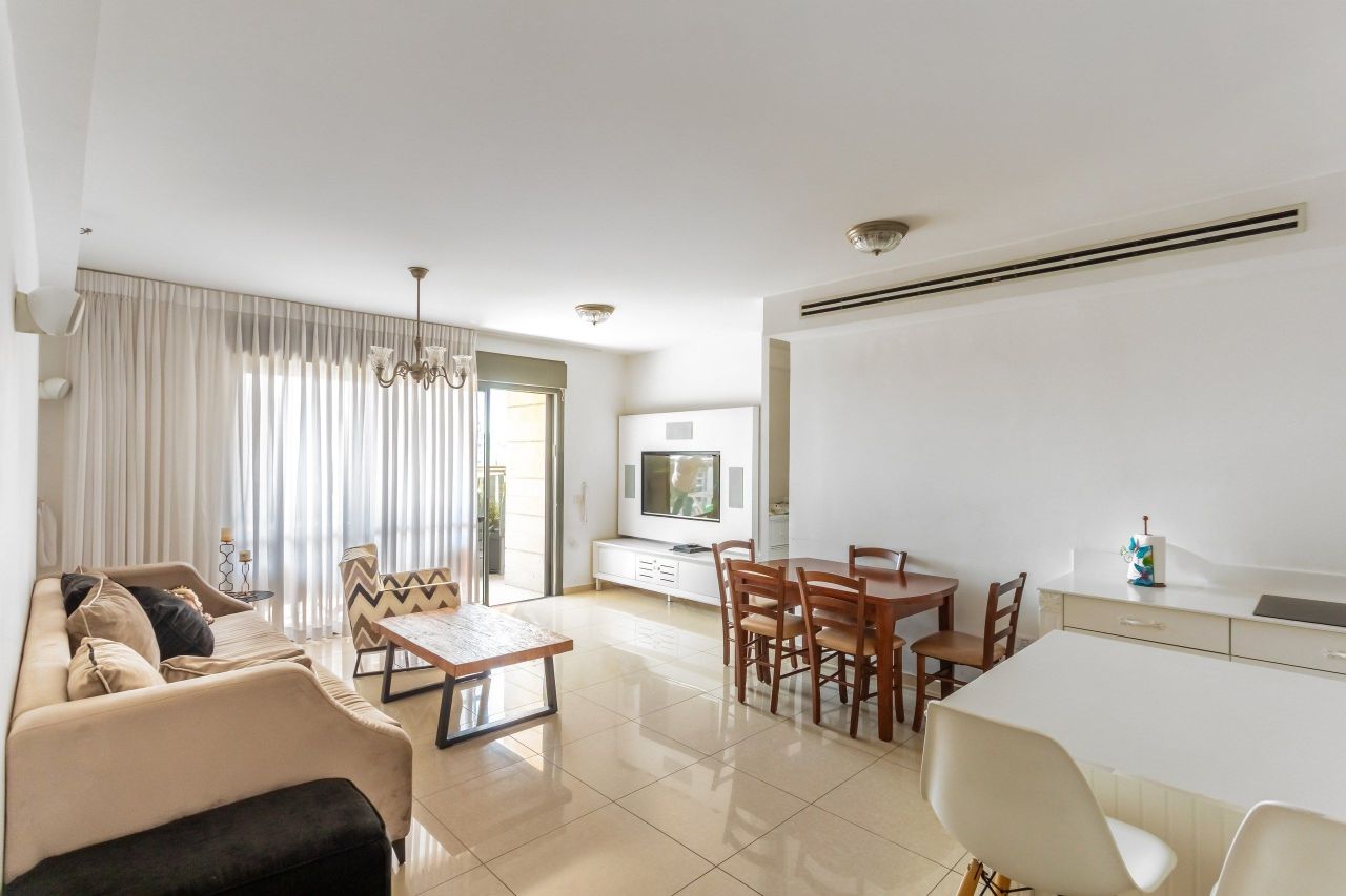 Flat in Rishon LeZion, Israel, 133 m² - picture 1
