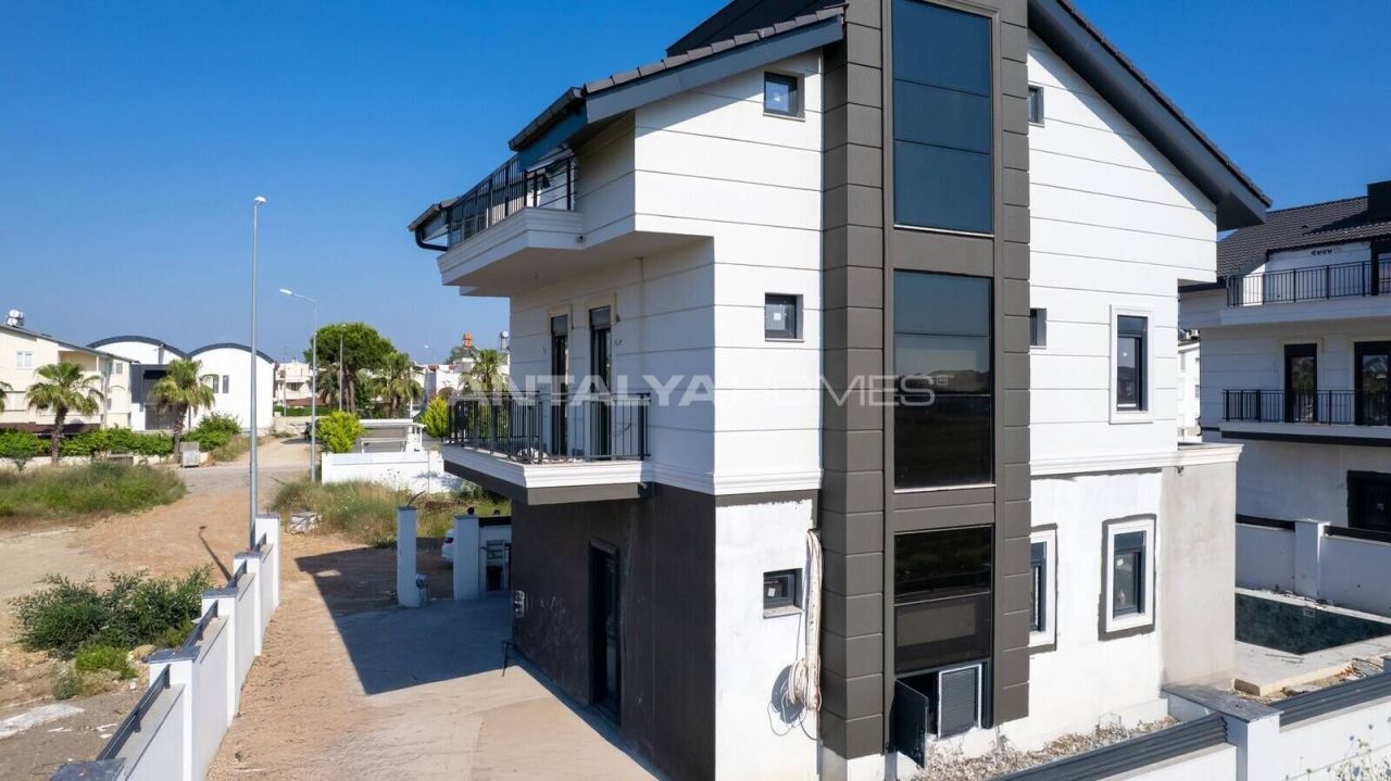 Villa in Serik, Türkei, 277 m² - Foto 1