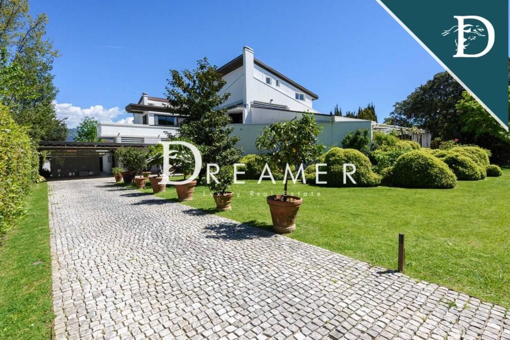 Villa à Forte dei Marmi, Italie, 594.64 m² - image 1