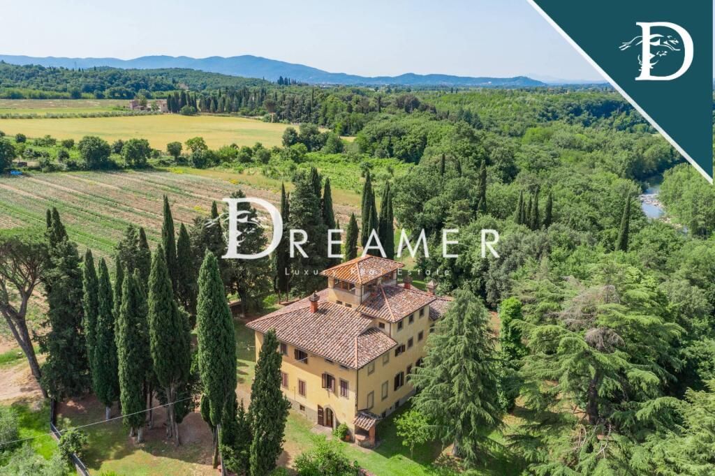 Villa en Arezzo, Italia, 1 001.05 m² - imagen 1