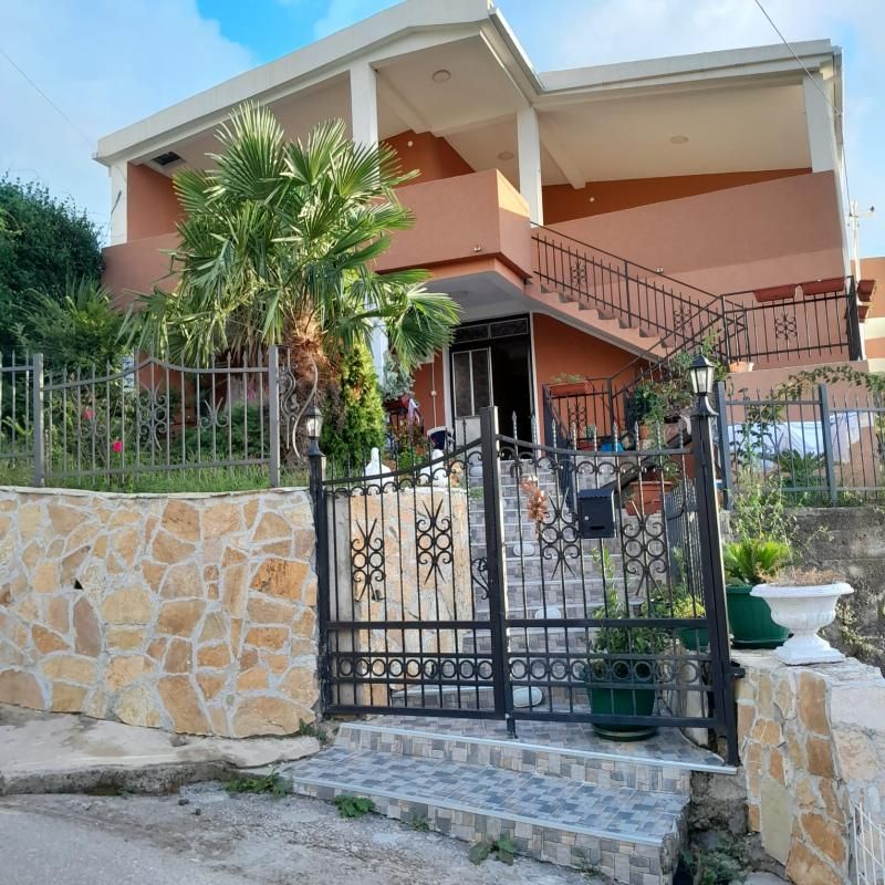 Casa en el Bar, Montenegro, 400 m² - imagen 1