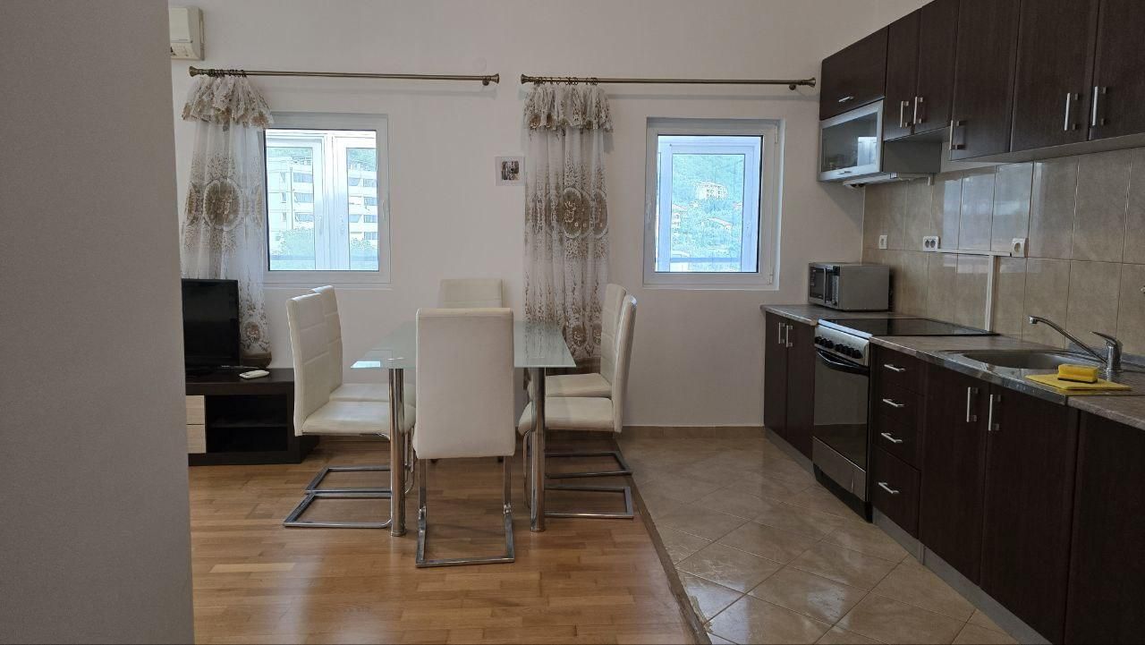 Flat in Petrovac, Montenegro, 74 m² - picture 1