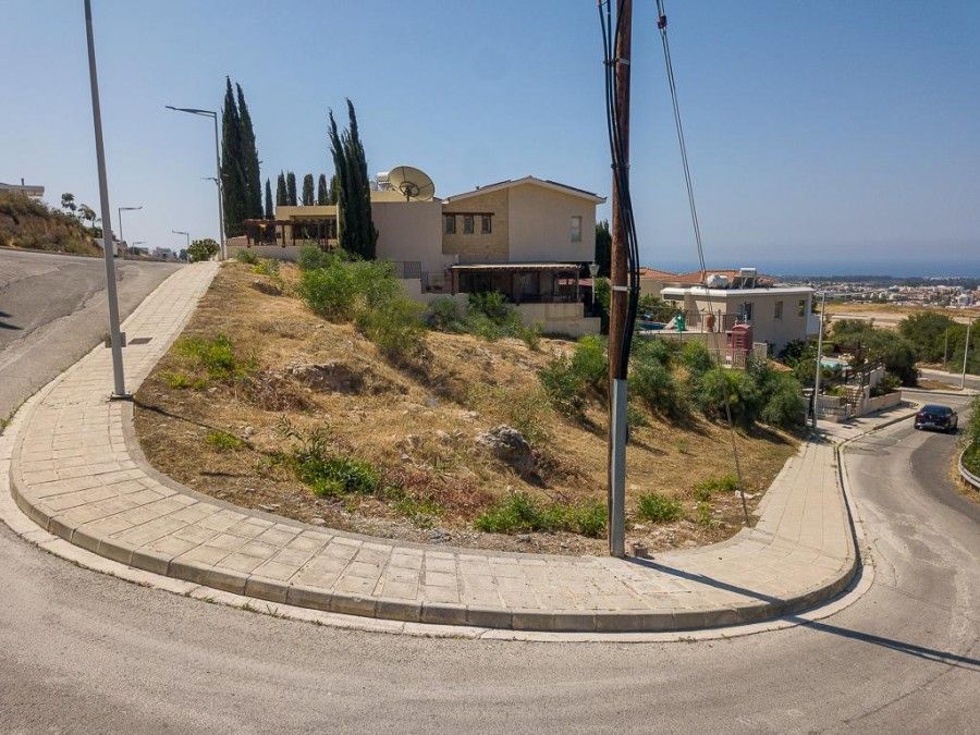 Land in Paphos, Cyprus, 652 m² - picture 1