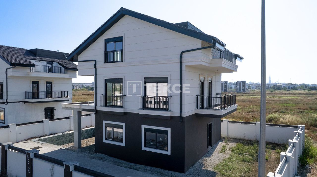 Villa à Serik, Turquie, 277 m² - image 1
