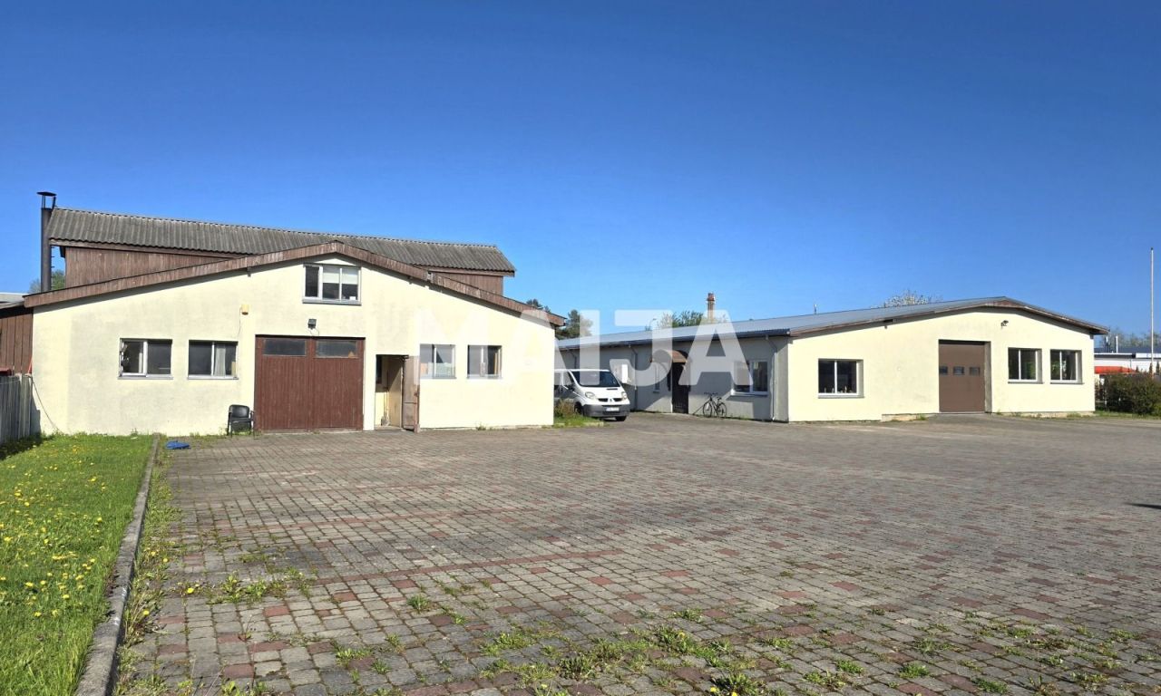 Bureau à Piņķi, Lettonie, 1 358 m² - image 1