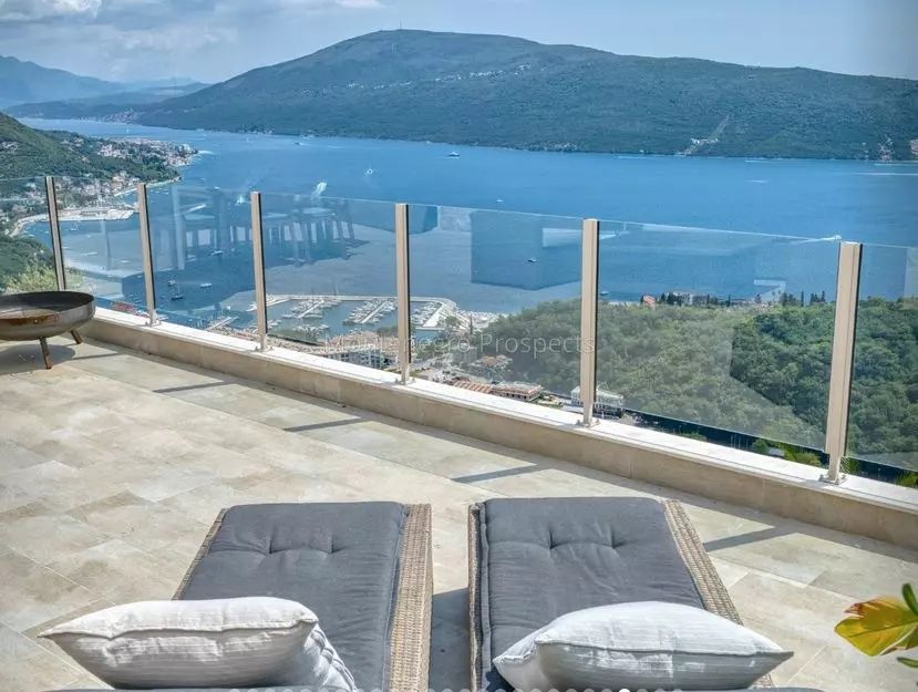Villa à Herceg-Novi, Monténégro, 230 m² - image 1
