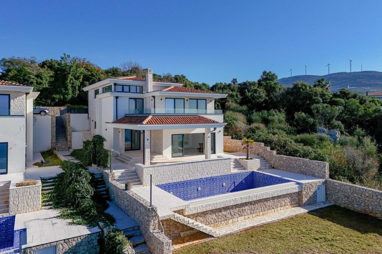 Villa in Bar, Montenegro, 370 m² - Foto 1