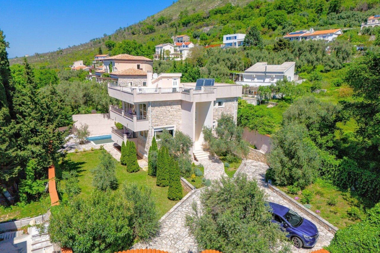 Villa in Budva, Montenegro, 251 m² - Foto 1
