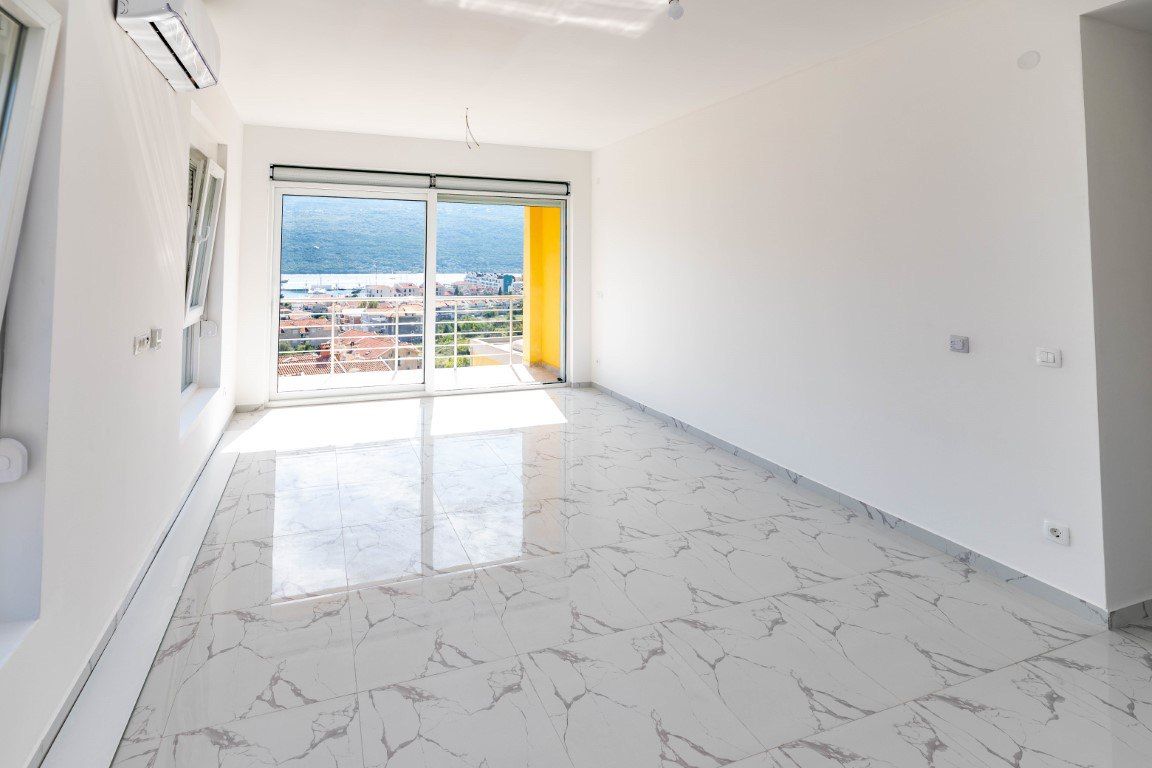 Wohnung in Denovici, Montenegro, 69 m² - Foto 1