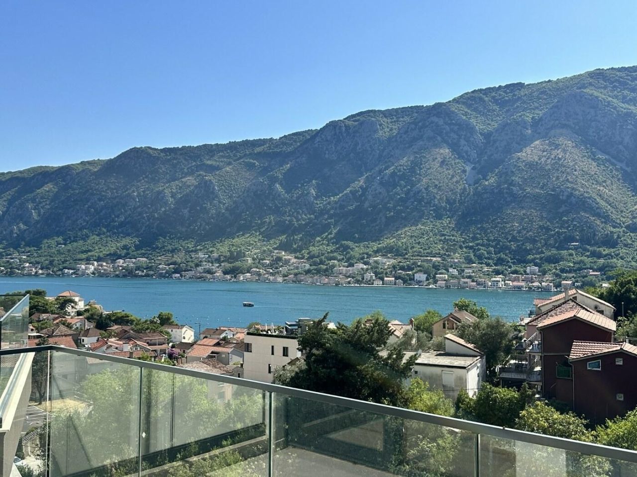 Piso en Dobrota, Montenegro, 52 m² - imagen 1