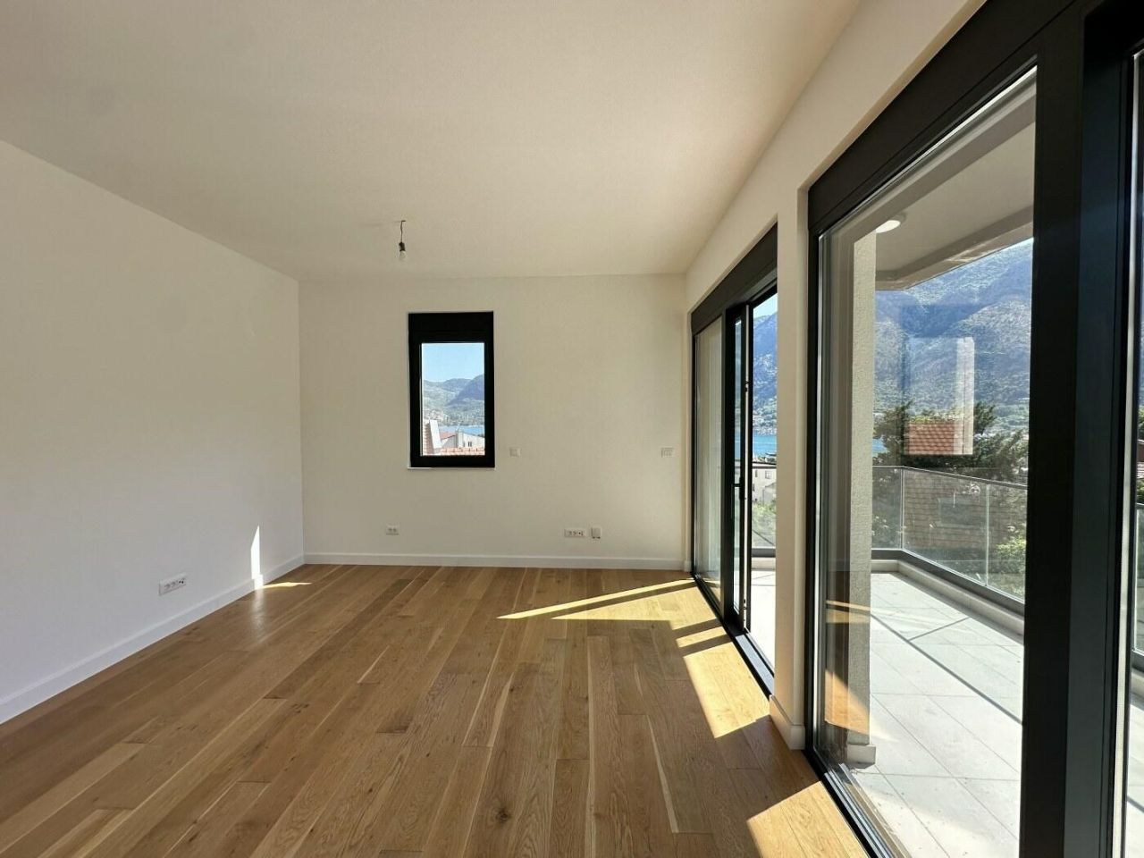 Flat in Dobrota, Montenegro, 76 m² - picture 11
