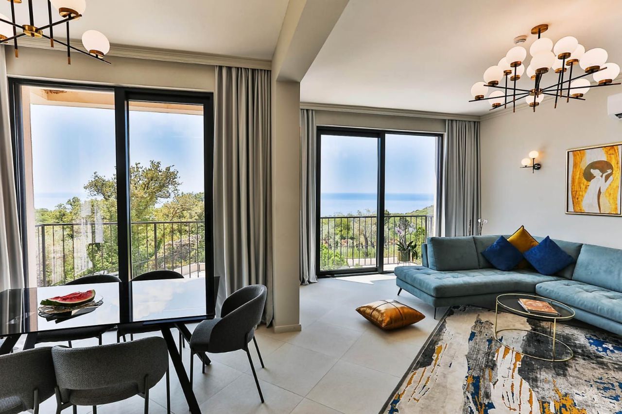 Villa en Rezevici, Montenegro, 223 m² - imagen 1