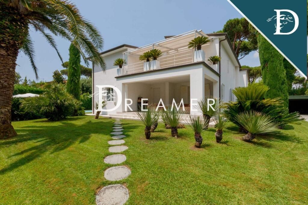 Villa in Forte dei Marmi, Italien, 450.49 m² - Foto 1