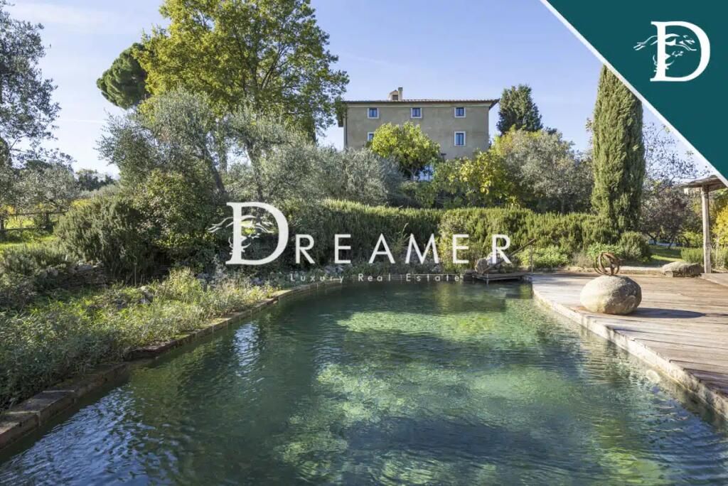 Villa in Montepulciano, Italy, 700.76 m² - picture 1