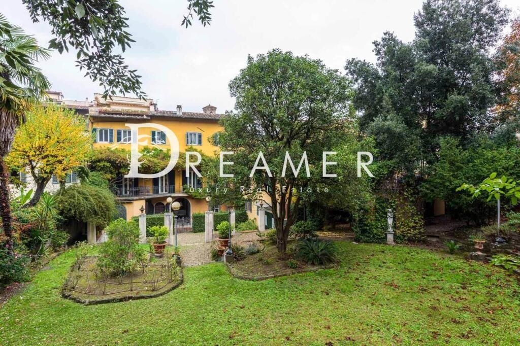 Apartment in Florence, Italy, 600.59 m² - picture 1