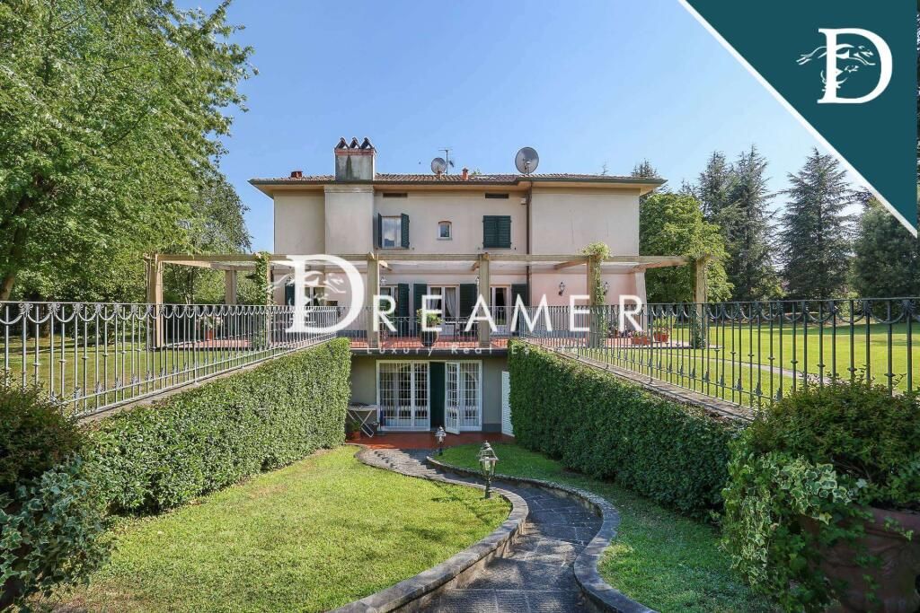 Villa à Capannori, Italie, 470.49 m² - image 1