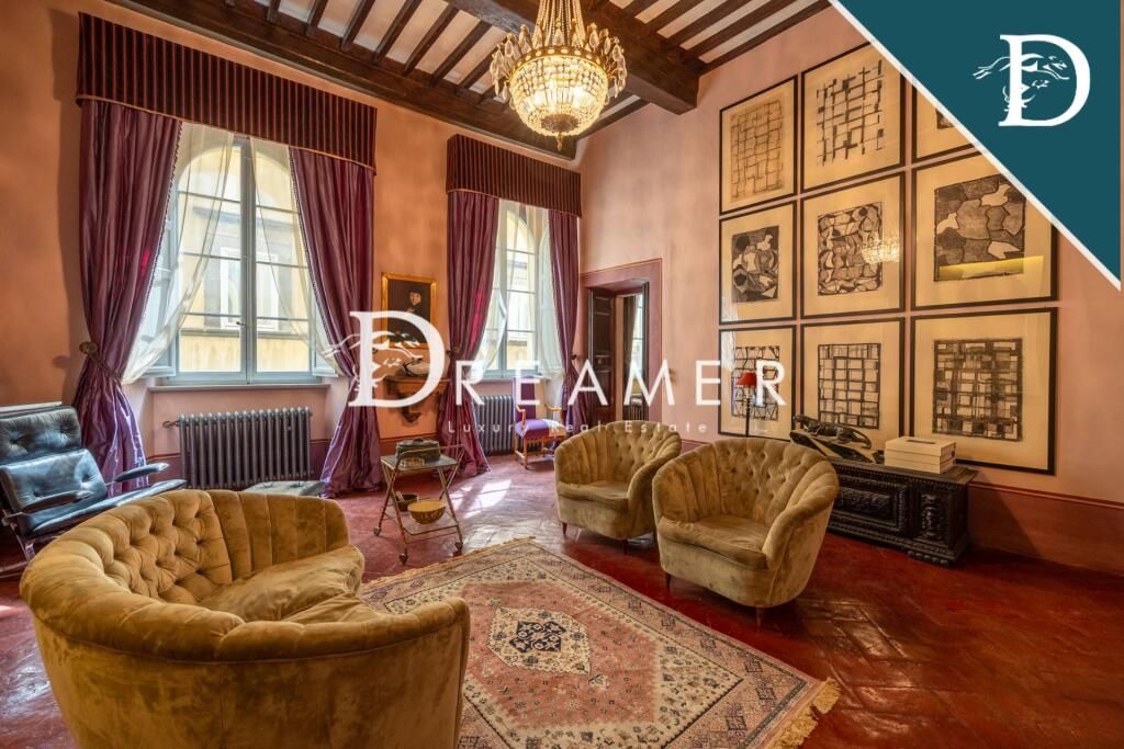 Appartement à Cortone, Italie, 646.63 m² - image 1