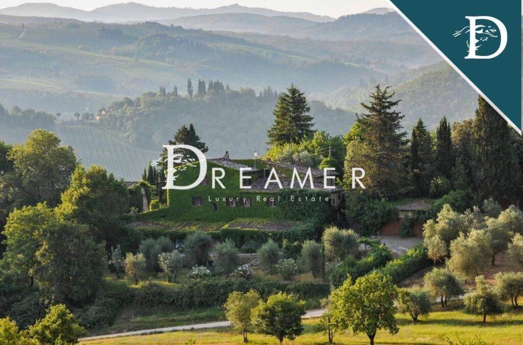 Villa in Castellina in Chianti, Italy, 690.71 m² - picture 1