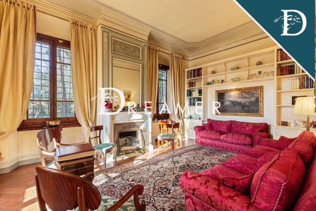 Villa à Prato, Italie, 550.56 m² - image 1