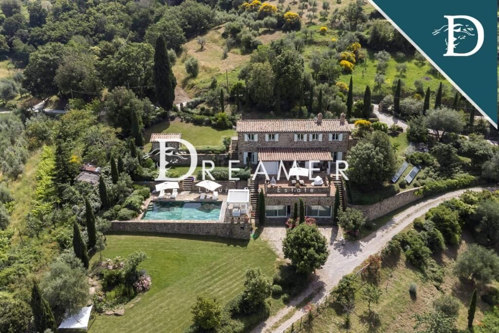 Villa in Montalcino, Italy, 300.3 m² - picture 1