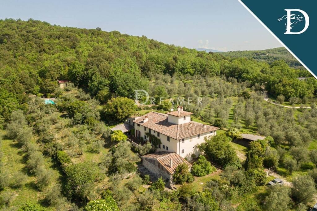 Villa Rignano sull`Arno, Italy, 550.56 m² - picture 1