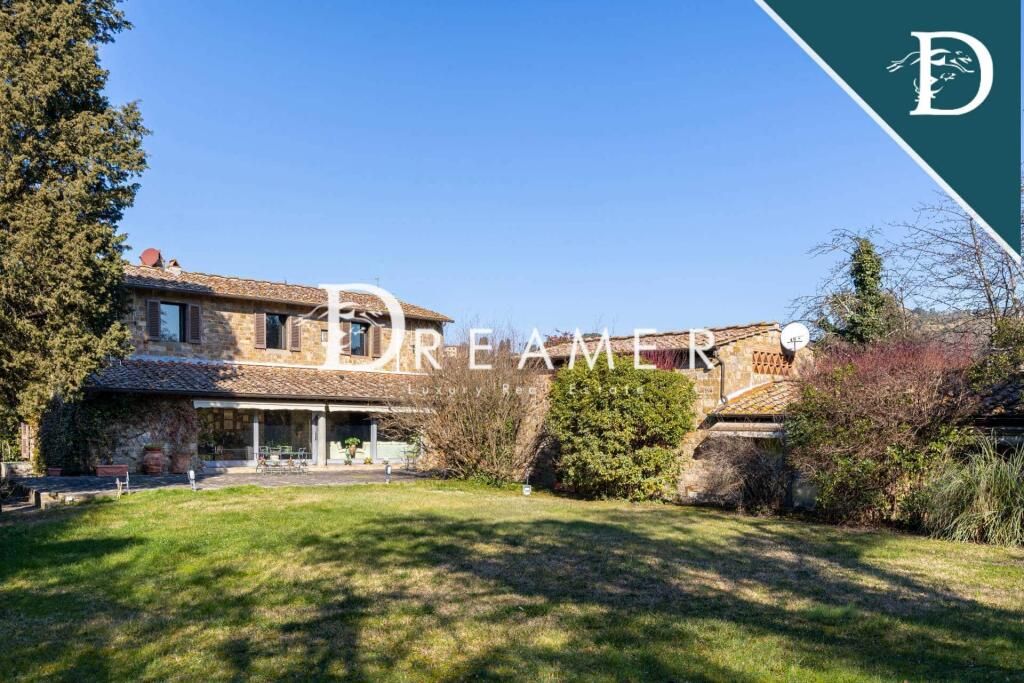 Villa in Florence, Italy, 500.53 m² - picture 1