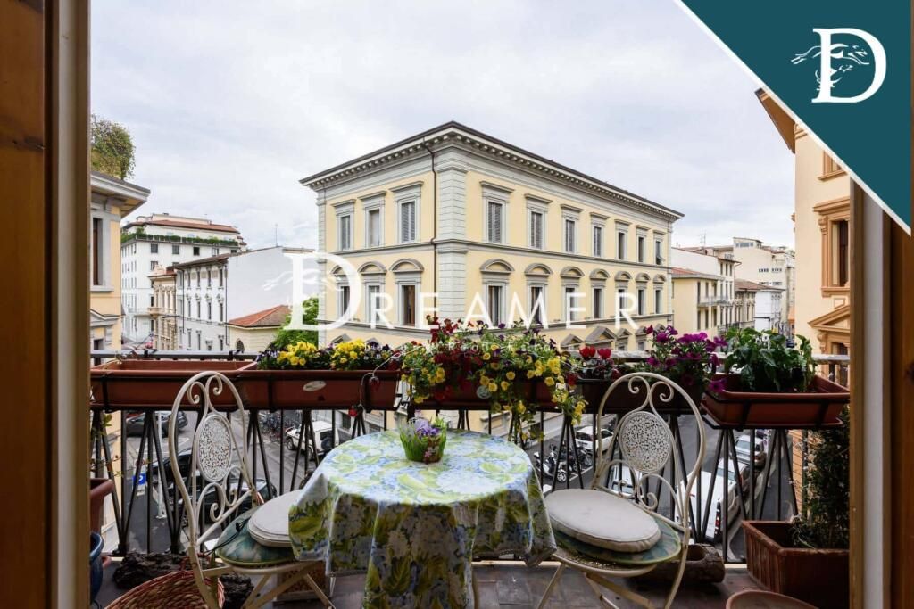Apartment in Florence, Italy, 200.23 m² - picture 1