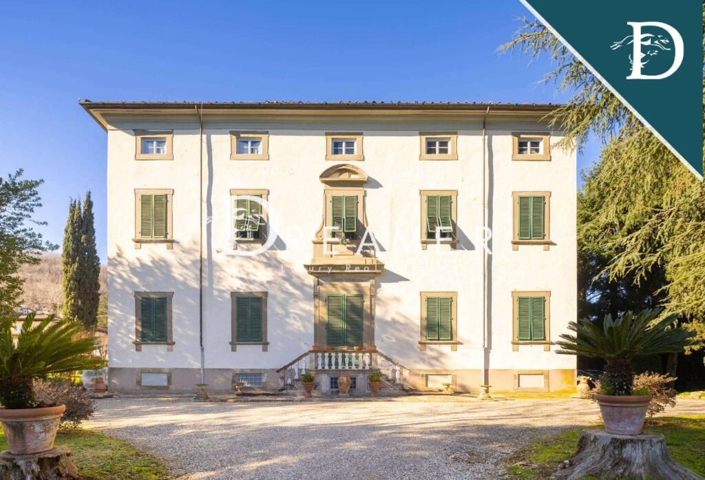 Villa in Lucca, Italy, 1 701.81 m² - picture 1