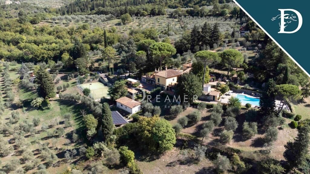 Villa in Bagno a Ripoli, Italy, 700.76 m² - picture 1