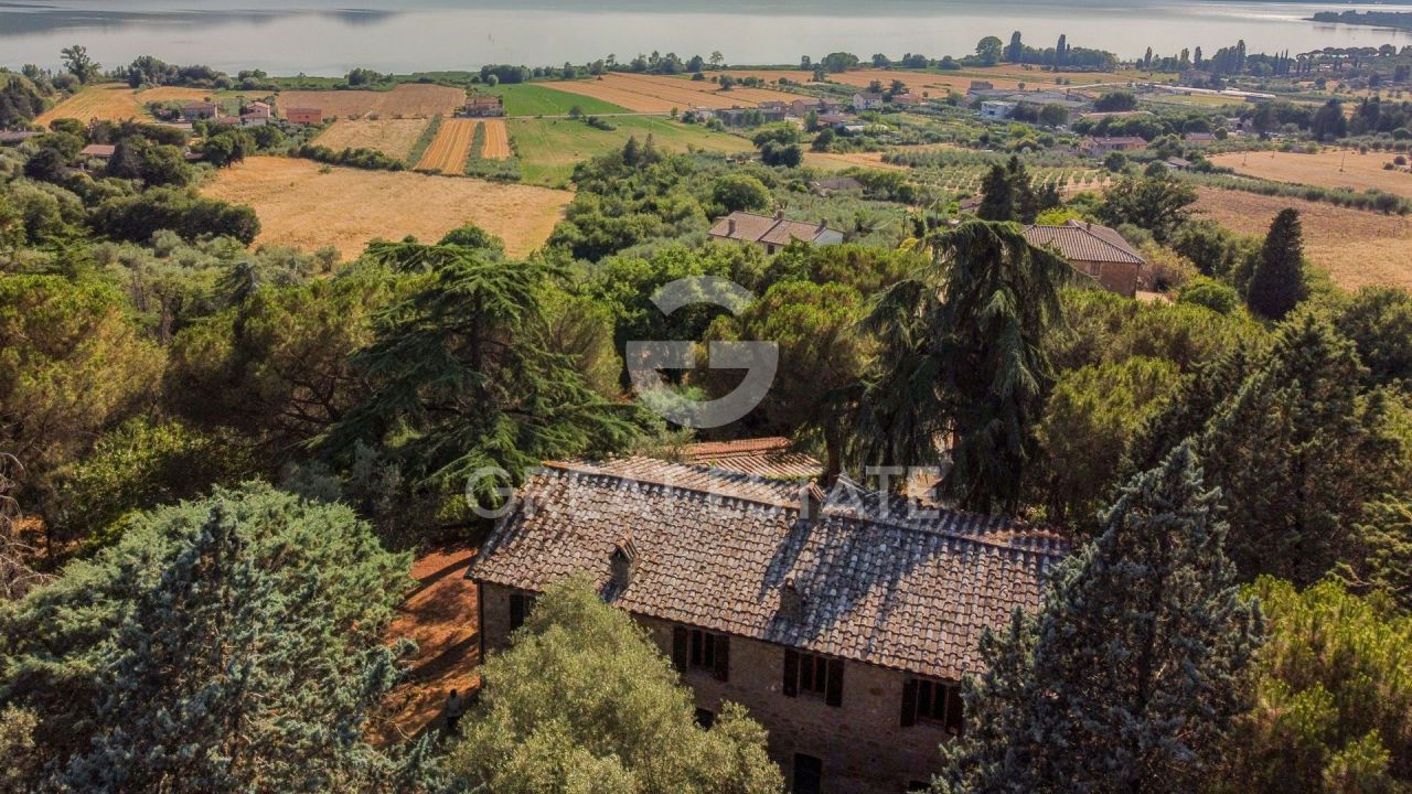 Haus in Magione, Italien, 274.6 m² - Foto 1