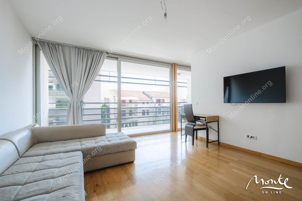 Piso en Budva, Montenegro, 85 m² - imagen 1