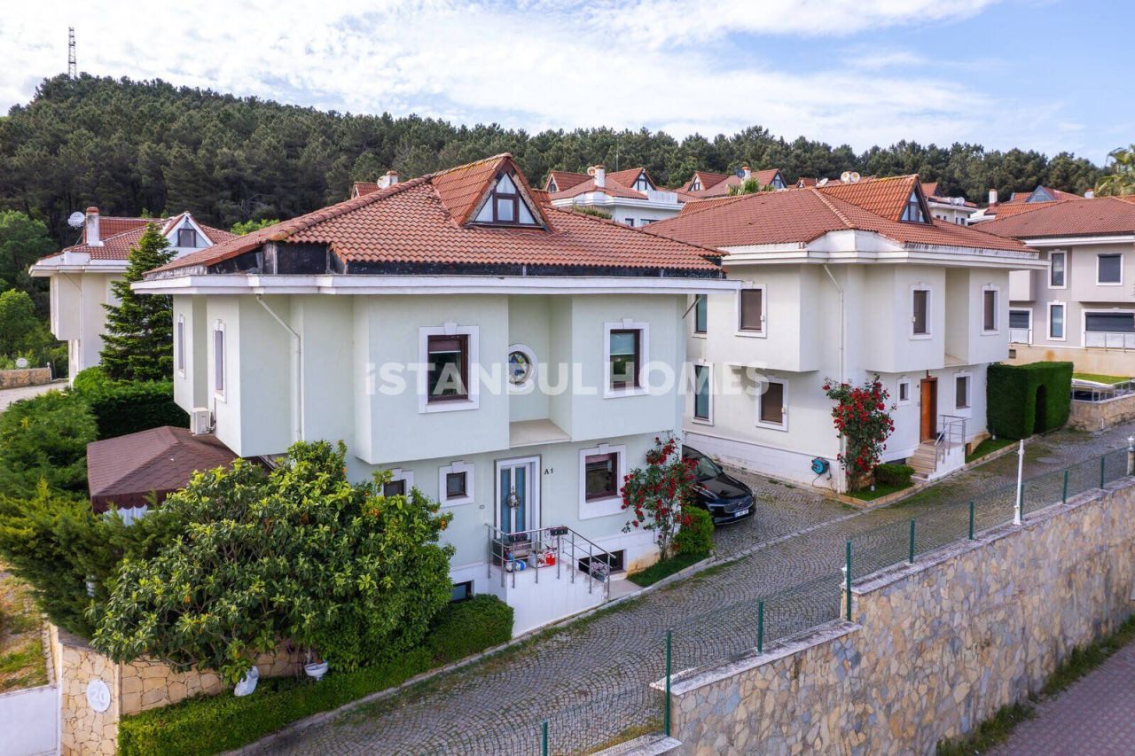 Villa in Çekmeköy, Türkei, 480 m² - Foto 1