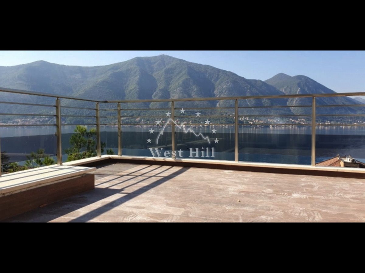 Apartment in Dobrota, Montenegro, 108 m² - Foto 1