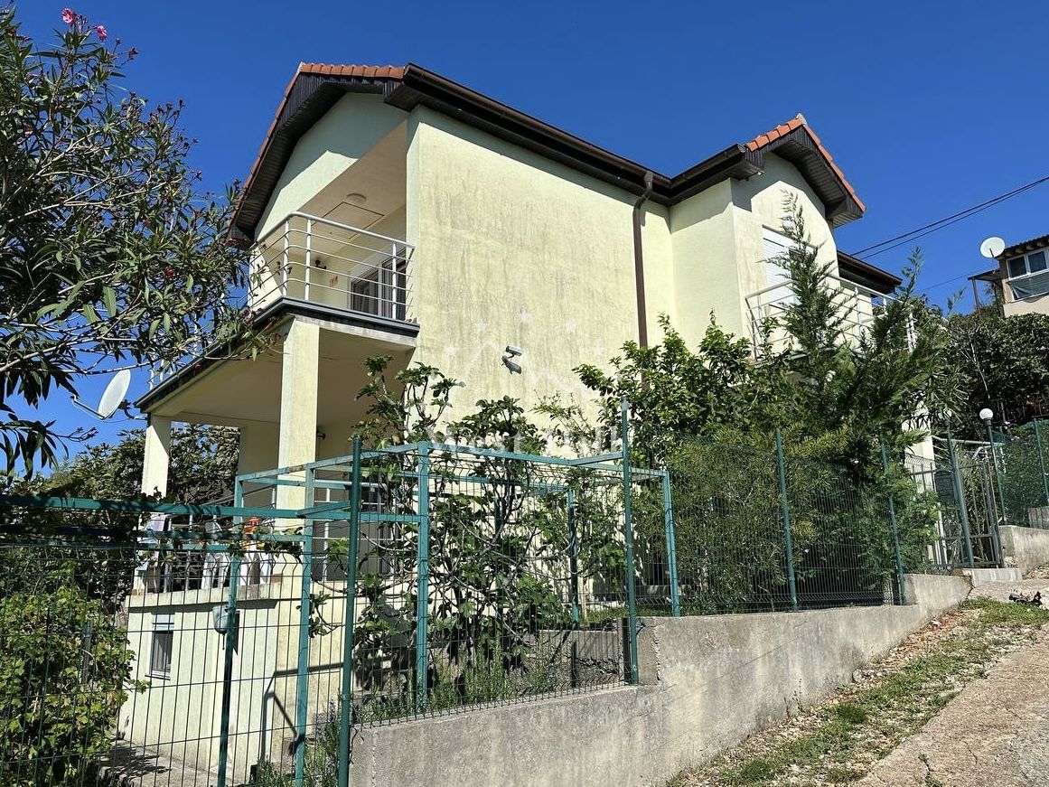 Haus in Utjeha, Montenegro, 123 m² - Foto 1
