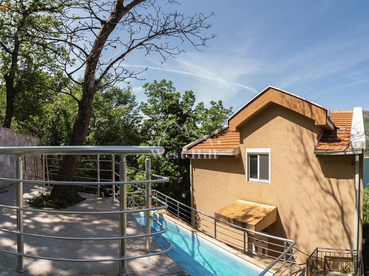 House in Lepetane, Montenegro, 199 m² - picture 13