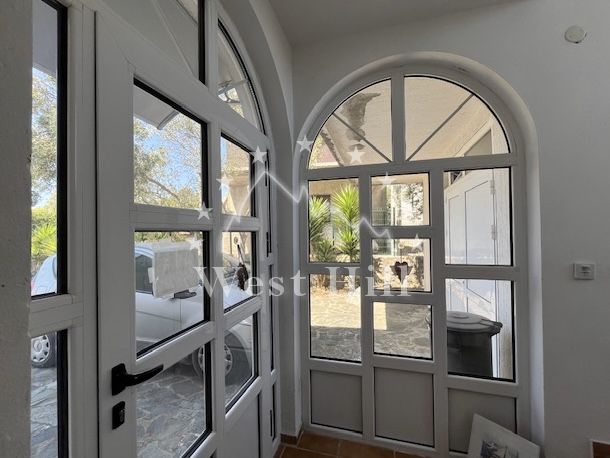 Hotel en Krimovica, Montenegro, 300 m² - imagen 2