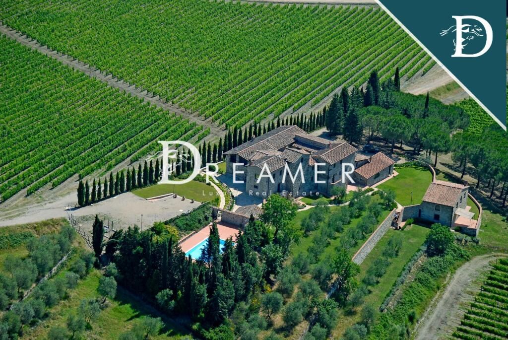 Villa à Castellina in Chianti, Italie, 1 251.32 m² - image 1