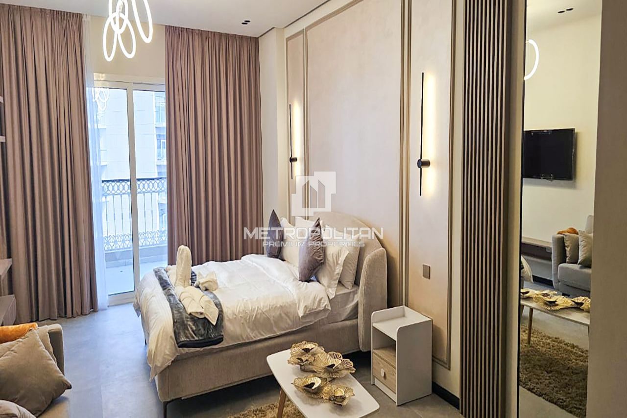 Apartment in Dubai, UAE, 49 m² - picture 1