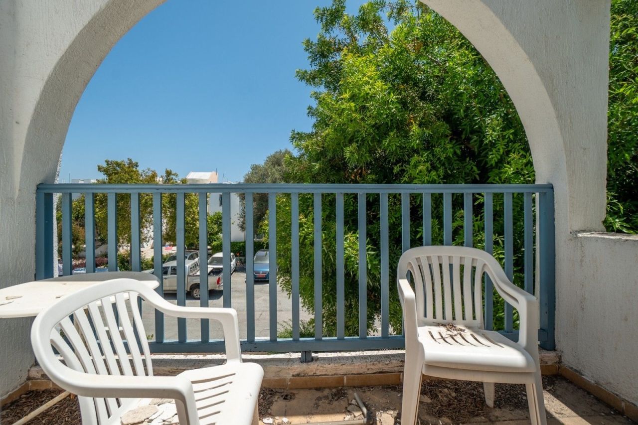 Apartment in Paphos, Cyprus - picture 1
