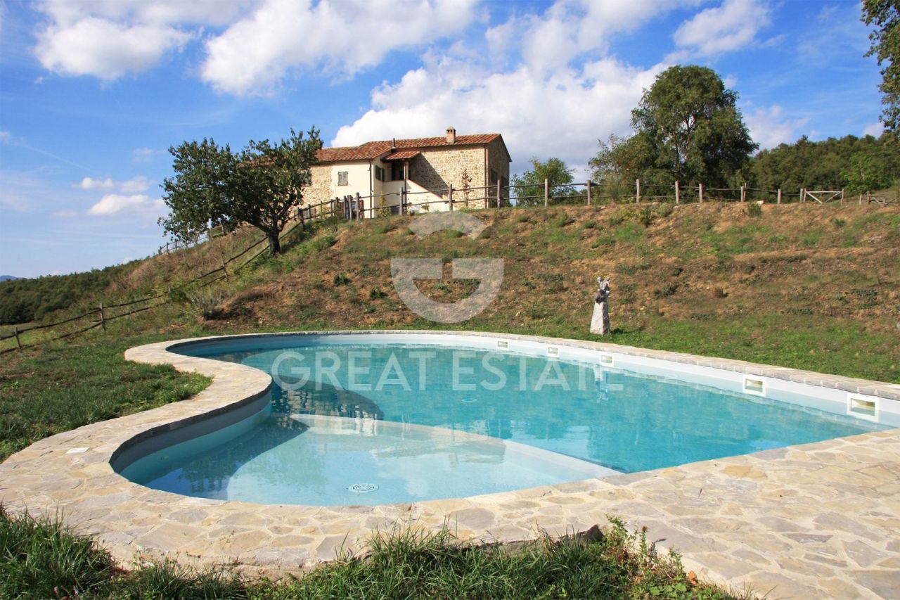 House in Viterbo, Italy, 515.8 m² - picture 1
