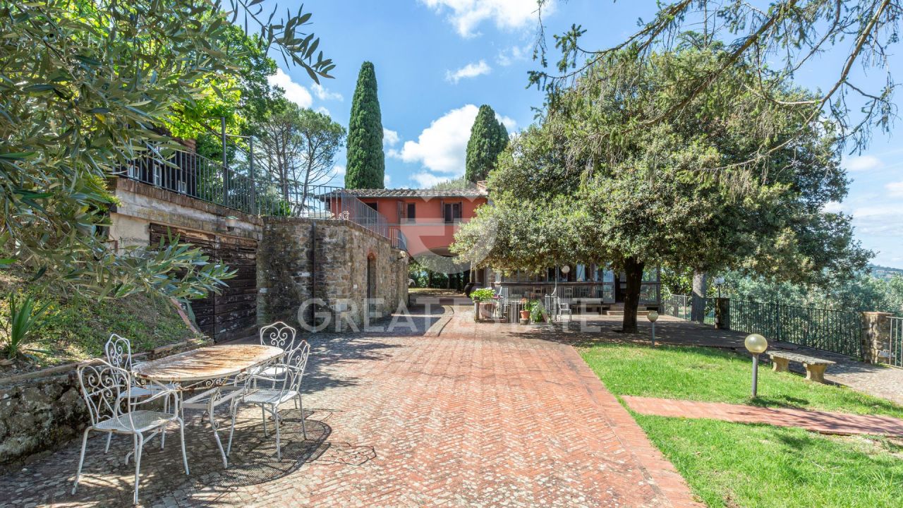 Casa en Arezzo, Italia, 458.05 m² - imagen 2