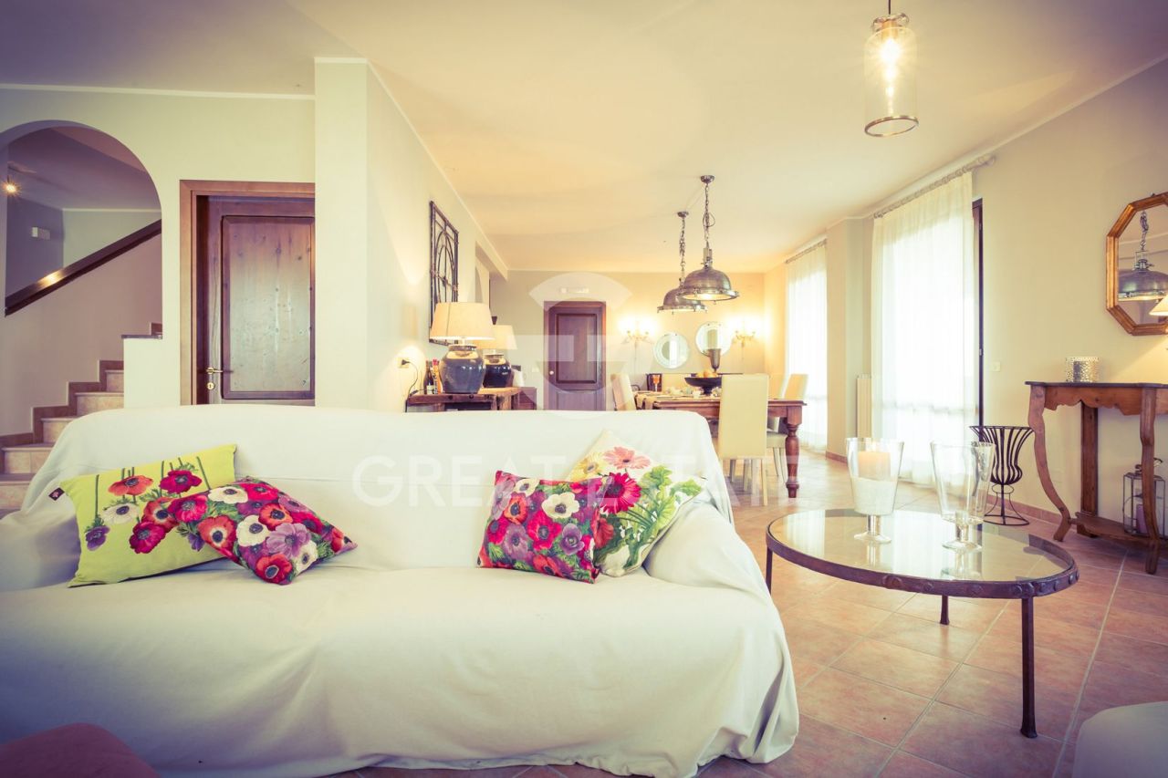 Casa en Passignano sul Trasimeno, Italia, 381.1 m² - imagen 4