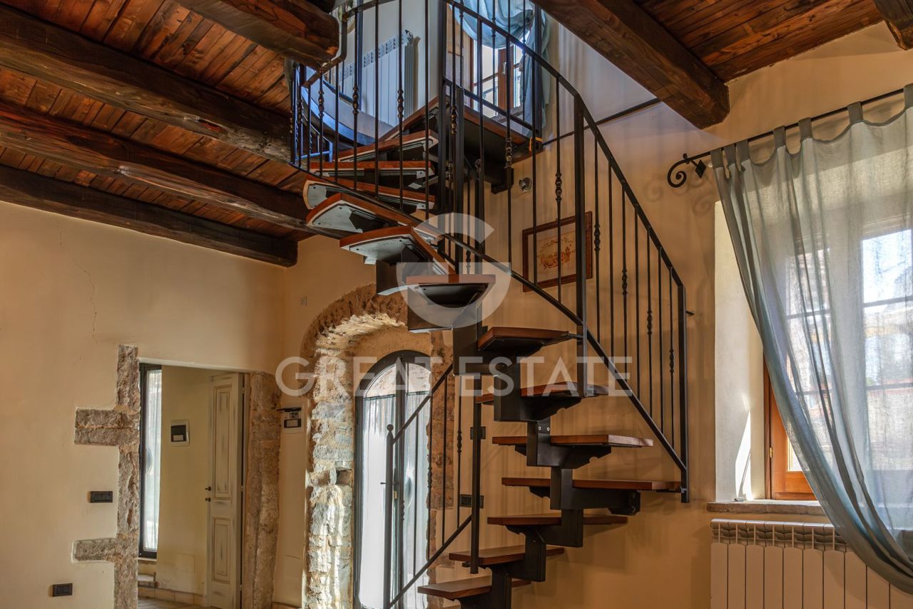 House in Spoleto, Italy, 259.5 m² - picture 13