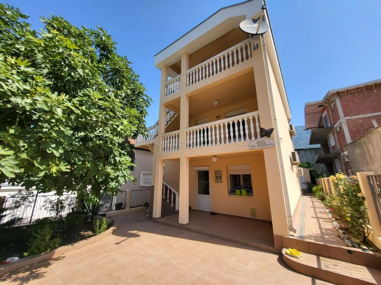 Casa en Dobra Voda, Montenegro, 240 m² - imagen 1